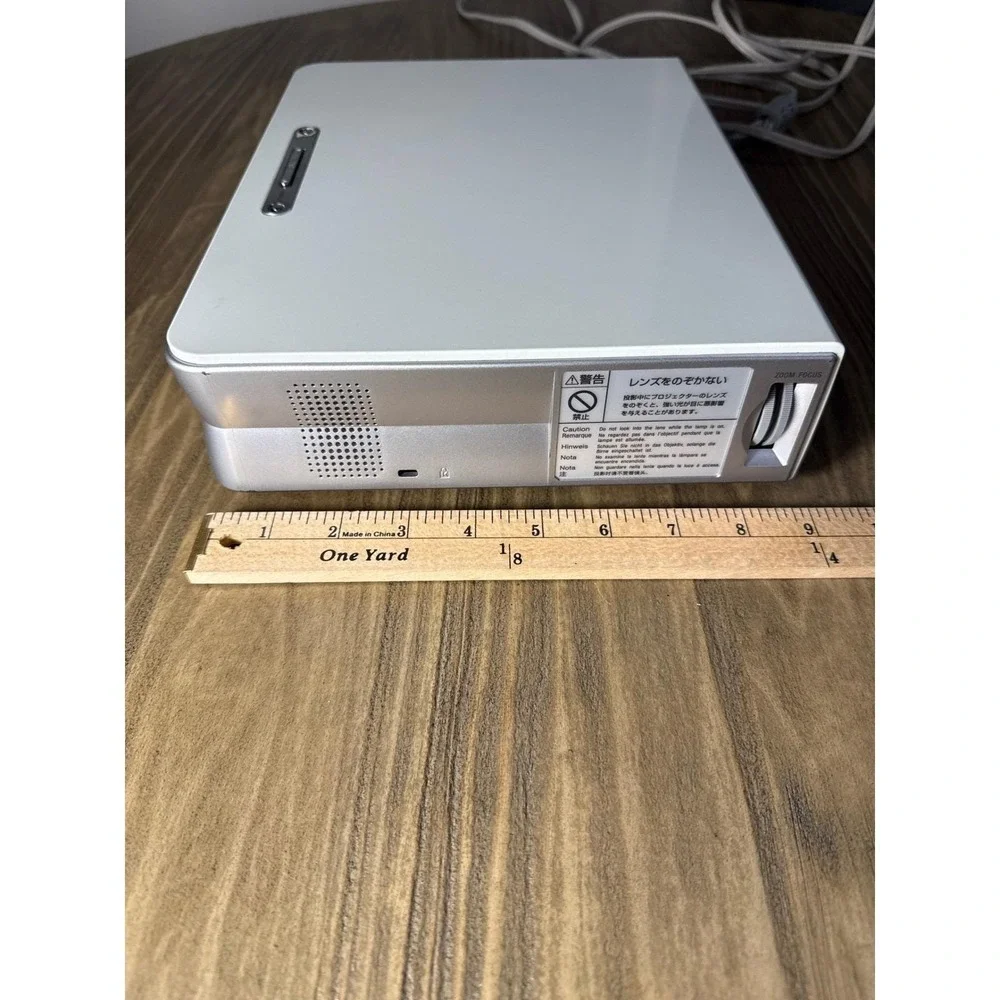 Sony VPL-CS5 LCD Projector Silver White SVGA Portable W/ OEM Remote & Power Cord
